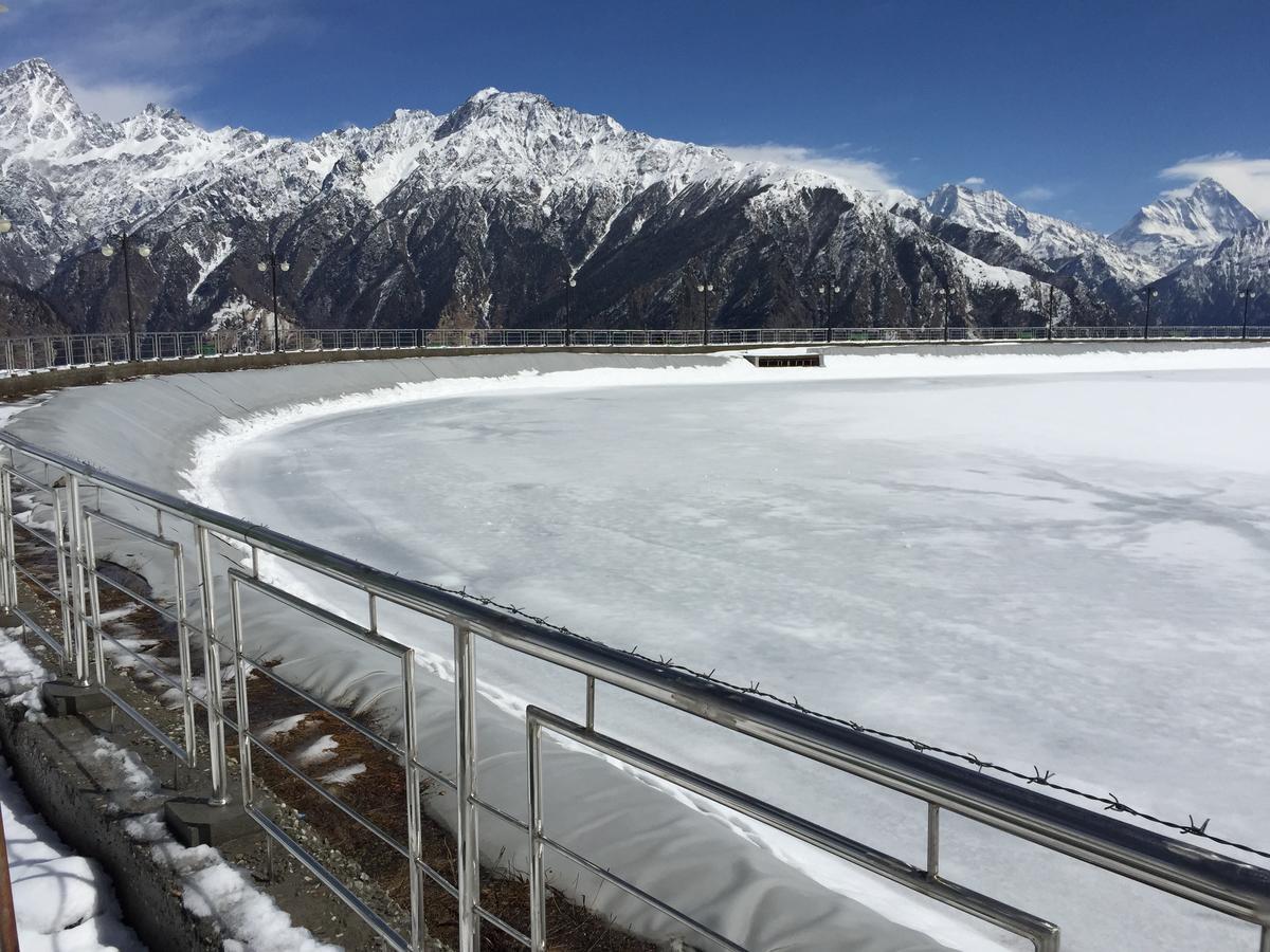 Clifftop Club Auli Joshīmath Dış mekan fotoğraf