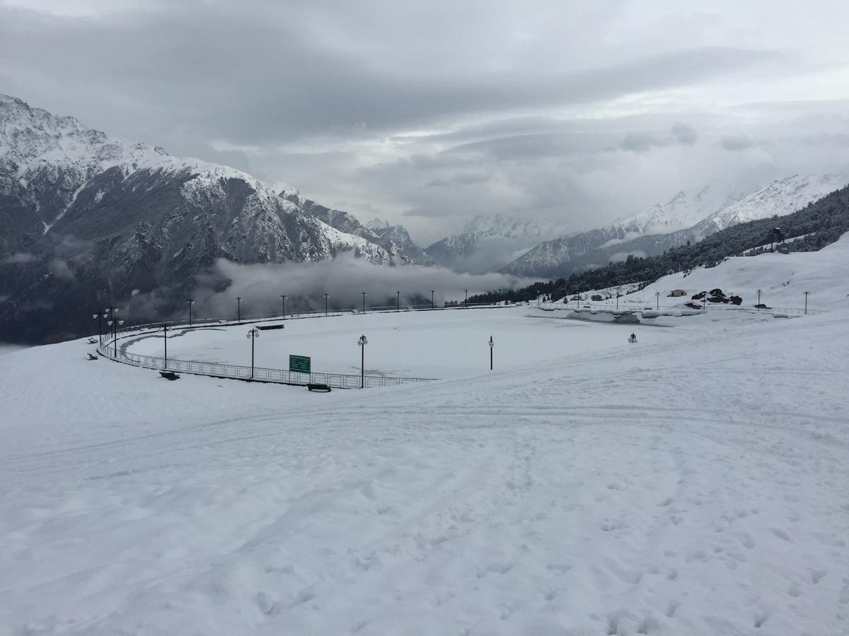 Clifftop Club Auli Joshīmath Dış mekan fotoğraf
