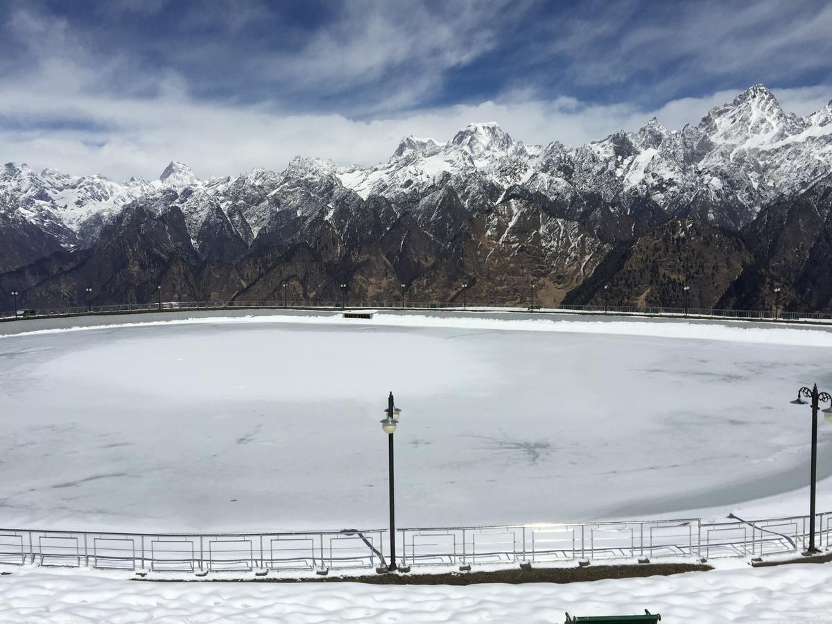 Clifftop Club Auli Joshīmath Dış mekan fotoğraf